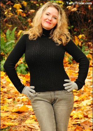 18 year old girl Kim Kennedy takes a cumshot in mouth during BDSM sex